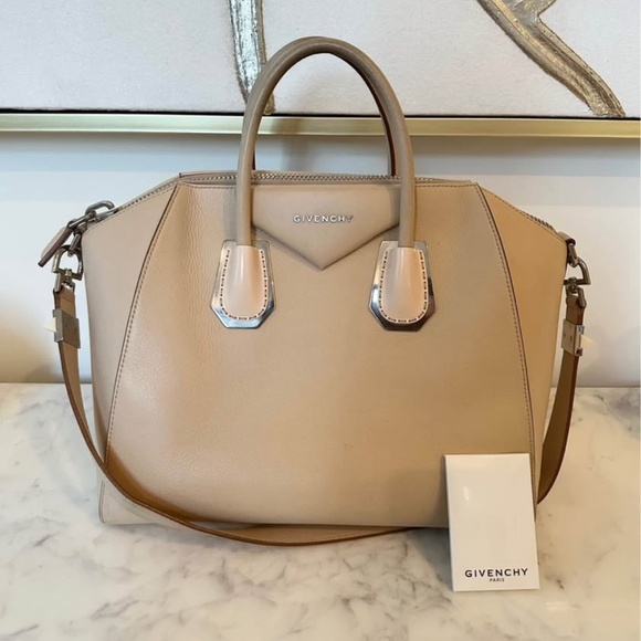 Givenchy Handbags - Givenchy Medium Antigona